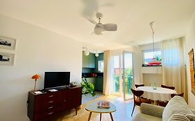 Orange And Towers Apartment